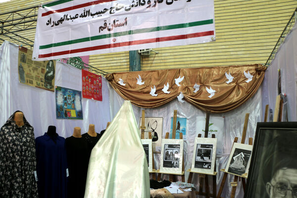 برپایی نمایشگاه عفاف و حجاب در هنرستان ایمان قم