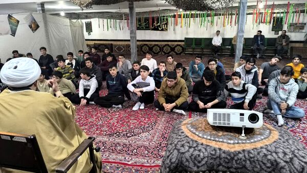 اعتکاف دانش‌آموزی در شهرستان عجب‌شیر