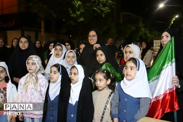 خروش شبانه «ناحیه ۵» در قلب غرفه؛ میعادگاهِ مقاومت و استکبارستیزی