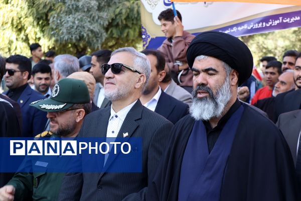 حضور پرشور دانش‌آموزان و مسئولین در راهپیمایی ۱۳ آبان در ناحیه یک بهارستان