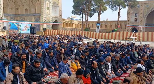 اقامه نماز پرفیض جمعه در سمنان