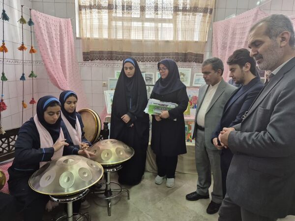 هفته ماها، فرصتی برای درخشش استعدادهای هنری دانش‌آموزان دبیرستان شهید همت