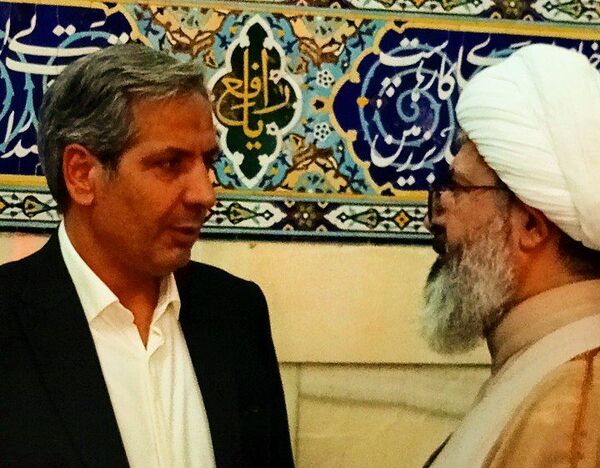 دولتمردان غبار از مزار شهدا برداشتند 