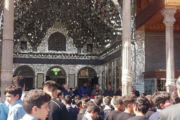 حضور دانش‌آموزان دبستان هیأت امنایی شهید قلنبر ناحیه دو شهرری در مراسم شهادت حضرت عبدالعظیم (ع)