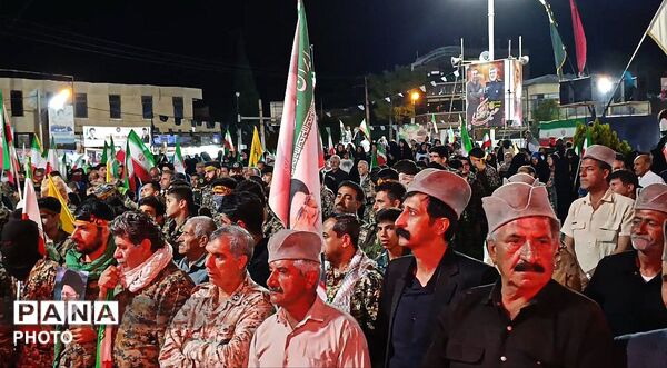 حضور بسیجیان فیروزآباد در میدان امام(ره)