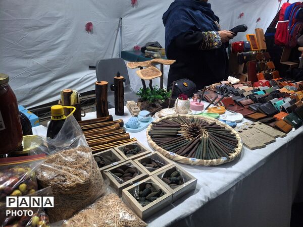 برپایی غرفه‌های عرضه محصولات بانوان کارآفرین؛ حمایت از مشاغل خانگی و رونق اقتصاد خانواده