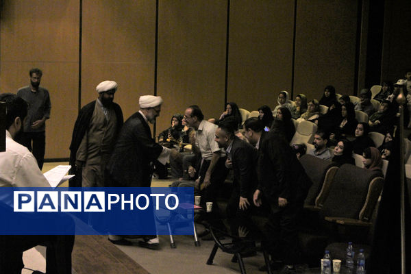 کارگاه نمایشنامه خوانی و نقد فیلم دفاع مقدس در قم