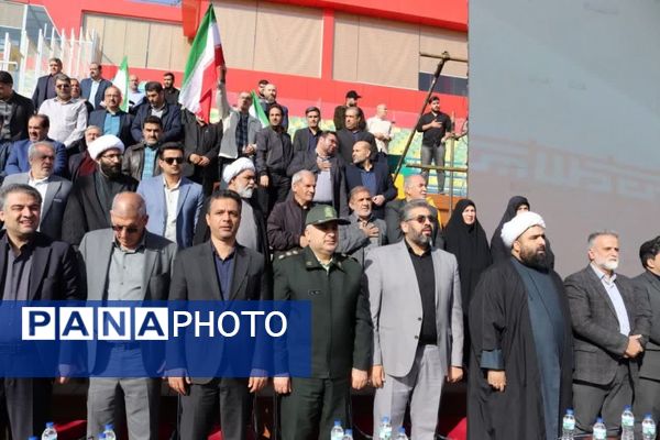 استادیوم ورزشی شهدای شهرستان قدس میزبان پرشورترین مراسم روز دانش‌آموز 