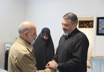 دیدار فرمانده قرارگاه مرکزی خاتم‌الانبیاء ‌با خانواده سرلشکر شهید «سیدمجید خادمی»‌