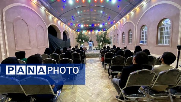 محفل شعر در سازمان دانش‌آموزی یزد 