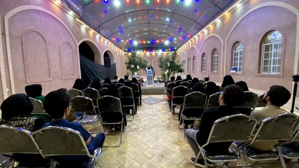محفل شعر در سازمان دانش‌آموزی یزد 