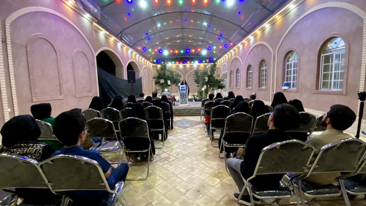 محفل شعر در سازمان دانش‌آموزی یزد 