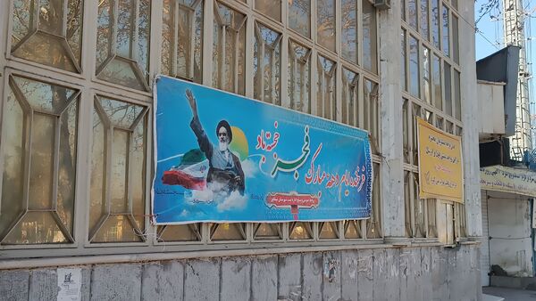 تزئین و فضا آرایی شهر نیشابور به‌مناسبت آغاز دهه فجر 