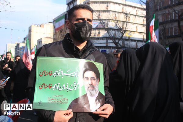 بیعت مردم تهران با سومین رهبر انقلاب