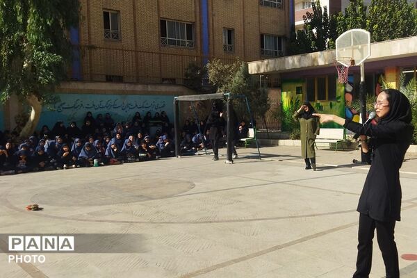 مسابقات ورزشی مادران و دختران در دبیرستان راضیه شکرایی ناحیه دو شهرری 
