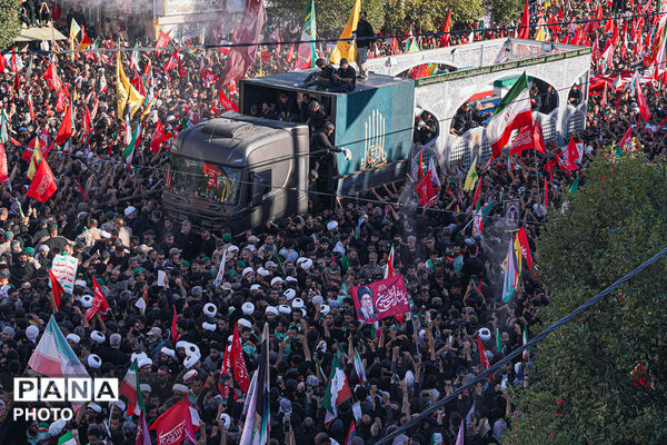 تشییع پیکر رهبر شهید انقلاب در مشهد مقدس-۳