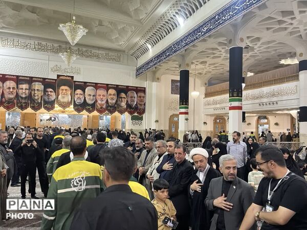 مراسم بزرگداشت رهبر شهید انقلاب در حرم حضرت معصومه(س)