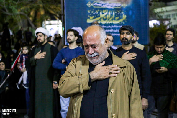 تجمع مردم داغدار ایران در هفتمین شب شهادت رهبر انقلاب 