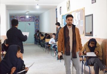 امتحانات نوبت اول دبیرستان آیت‌ الله کاشانی با آرامش کامل دانش آموزان برگزار شد 