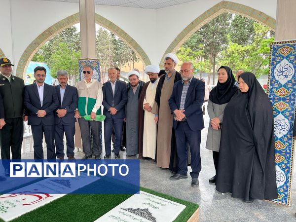 خادمین امام رضا(ع) با شهدا بیعت کردند 