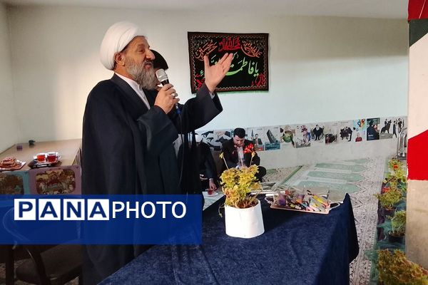 اجرای سومین نشست قرآنی در مدارس با حضور امام جمعه قرچک در دبیرستان شهدای محراب