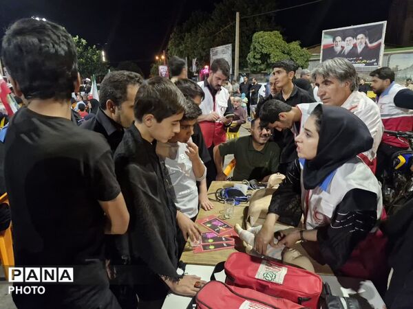 حضور میدانی امدادگران هلال‌احمر تویسرکان در یادواره شهدای زنان جنگ رمضان