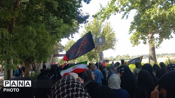 پیاده روی دلدادگان اربعین حسینی از امامزاده ابوتراب تا امامزاده محروق