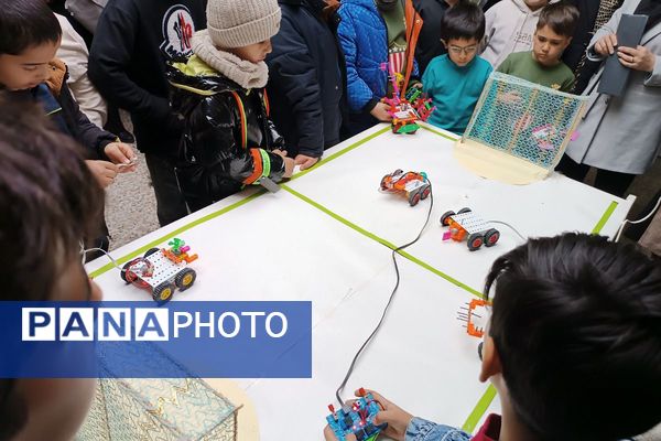 مسابقات رباتیک دانش‌آموزی به مناسبت هفته کانون ها 