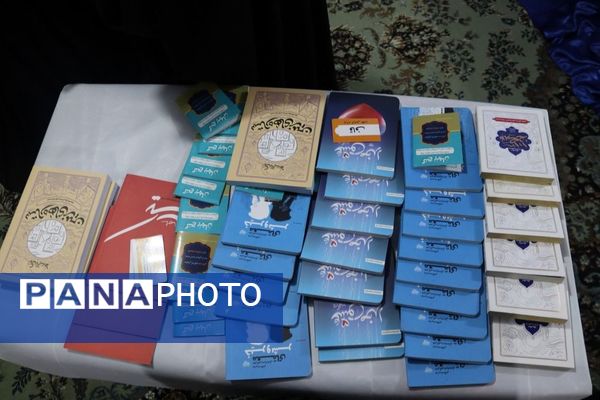 برگزاری باشکوه هشتمین محفل ویژه قرآنی «رواق» با محوریت ترویج جلسات خانگی قرآن کریم در شهرستان فلارد