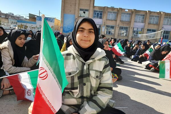 بزرگداشت دهه فجر در دبیرستان شاهد فیض ناحیه 3 شیراز