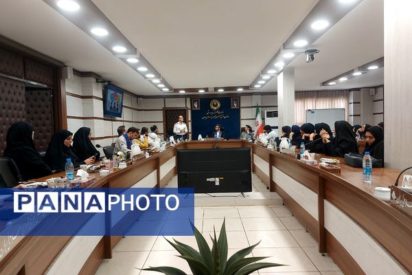 نشست فصلی و توان افزایی مأمورین و مسئولین سازمان دانش‌آموزی شهرستان‌های استان تهران 