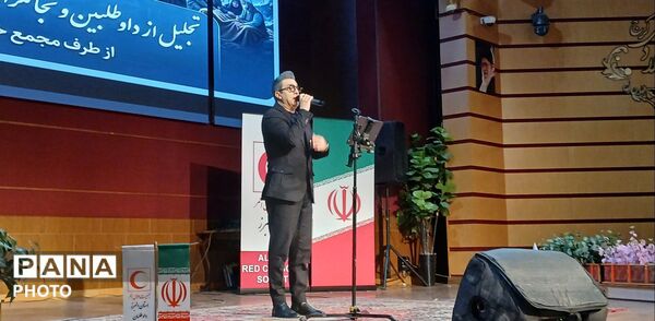 تجلیل از داوطلبان و نجاتگران هلال احمر در جنگ رمضان 