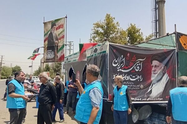 خدمت رسانی و پذیرایی موکب شهدای چهاردانگه  از زائران مراسم تشییع رهبر شهید