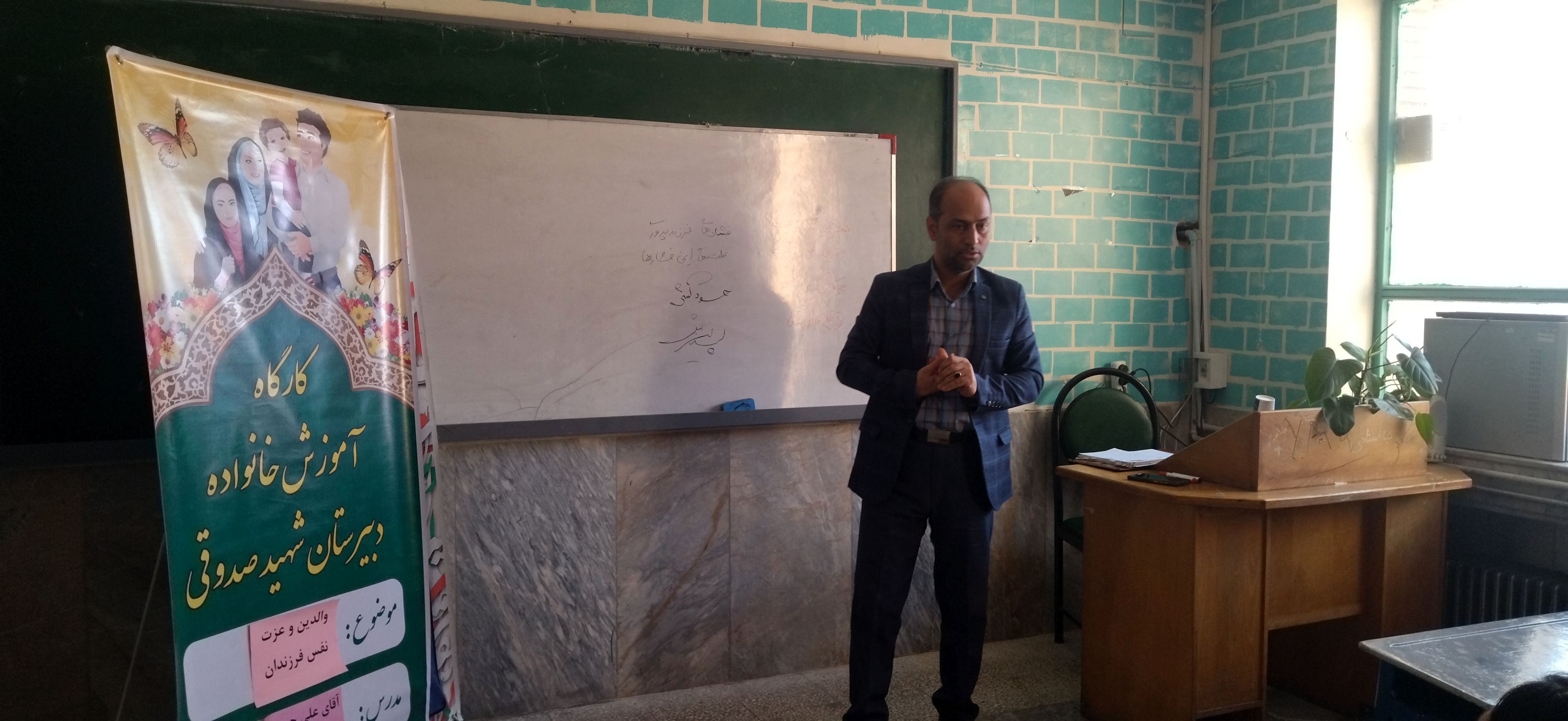 حضور والدین در کنار فرزندان، سد محکمی در برابر آسیب‌های اجتماعی است