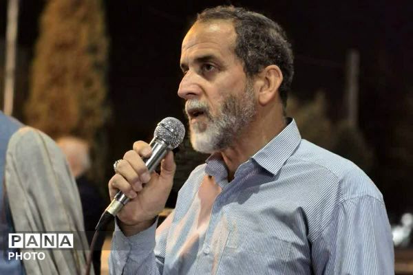 شکوه اقتدار؛ اقامه نماز استغاثه در راهپیمایی شبانه فاز۲ اندیشه 