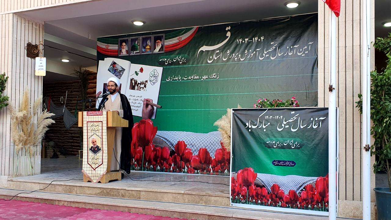 ‌معلمان باید با الگو گرفتن از پیامبر اکرم برای دانش‌آموزان پیامبری کنند