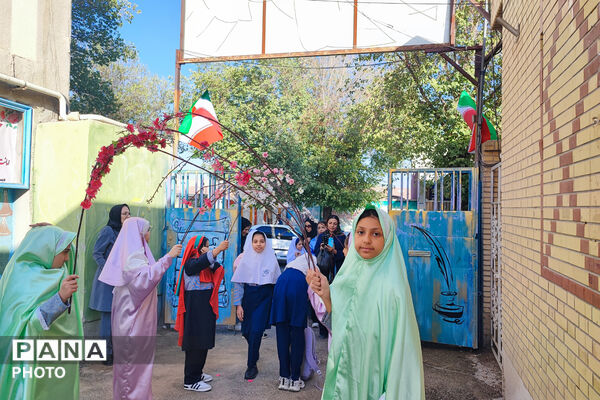 آغاز سال تحصیلی در دبستان ۲۲ بهمن آباده