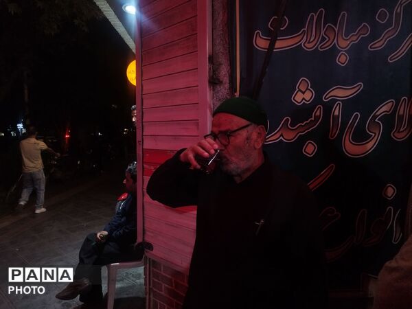 عطر چای روضه در صد و پنجاه و نهمین شبِ میثاق؛ خادمی به رسم ارادت