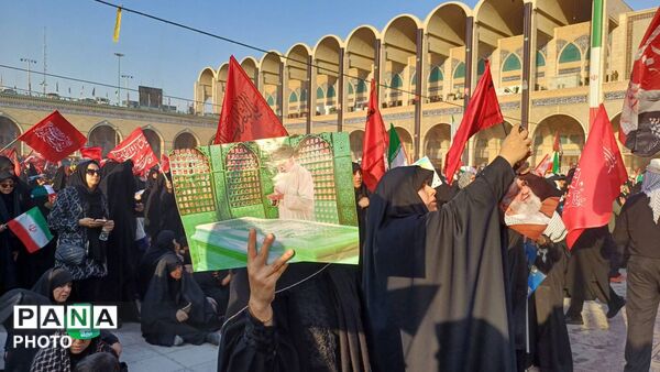 حضور فرهنگیان در آیین وداع با پیکر مطهر رهبر شهید در مصلی تهران 