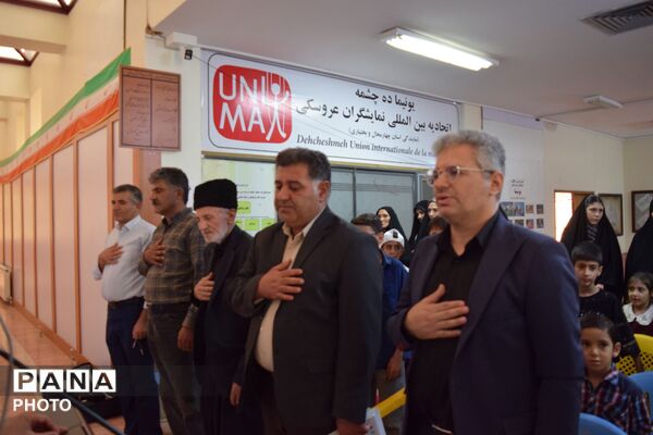 هنرمندان باباحیدر، نگارخانه آفتاب را گلباران کردند