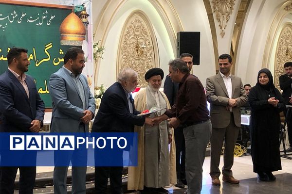 مراسم تقدیر از فرهنگیان نمونه در ناحیه 2 شهرری 