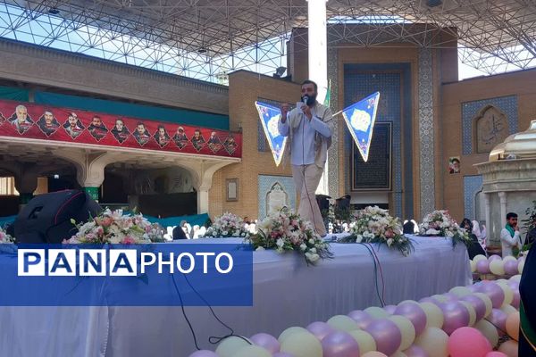 آیین تکلیف دختران دانش‌آموز قم در حرم حضرت معصومه(س)