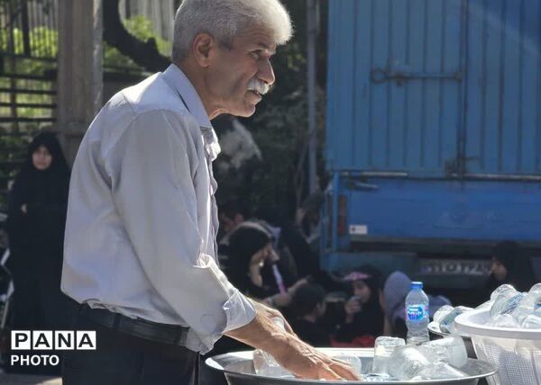 «باید برخاست» جهانی شد