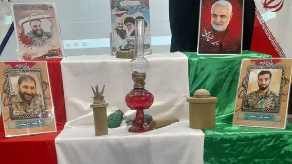 بزرگداشت یادواره شهدا در ایام الله دهه فجر دبستان آرمیتا مصلی نژاد ناحیه هفت