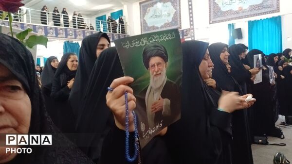 همایش دانش‌آموزان و بانوان خرم آبادی در سوگ رهبر شهید 