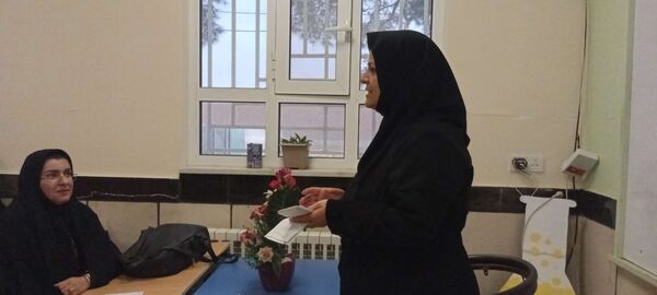 جلسه انجمن اولیا و تحویل کارنامه هشدار دبیرستان مادرمهربان خلیل آباد