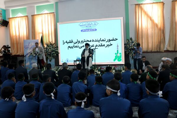 زنگ نماز در دبیرستان برزگر با حضور آیت الله علم الهدی 