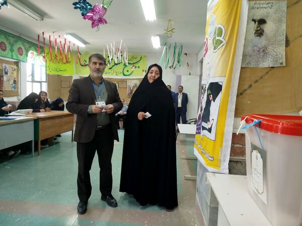مردم شهرستان فاروج همدل و یکصدا پای صندوق‌های رأی 