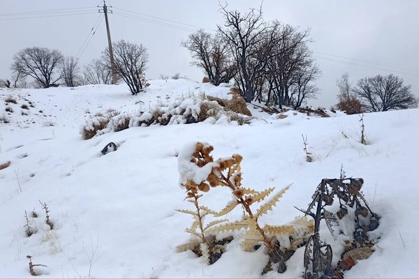 بارش باران و برف زمستانی در روستای کینک