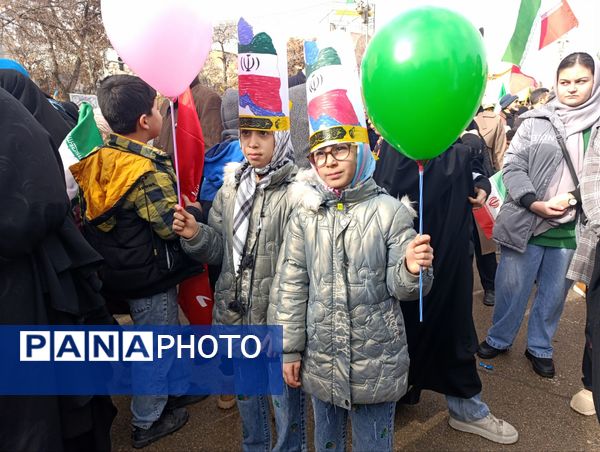 حضور چشمگیر مردم بجنورد در راهپیمایی ۲۲ بهمن